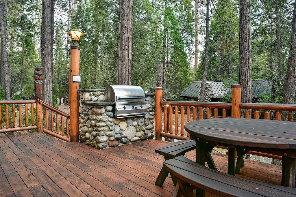 Bear Foot Pines in Wawona, Mariposa County
