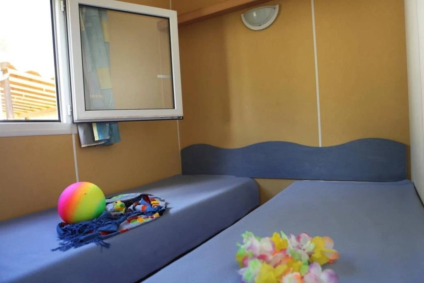 Zecamping 4 étoiles parc aquatique locatif clim 24m2 in Callas, Draguignan regionen