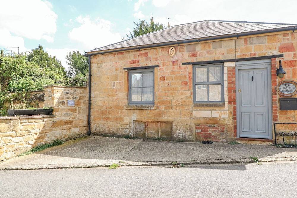 The Bath House, pet friendly, with a garden in Blockley in Blockley, Gloucestershire