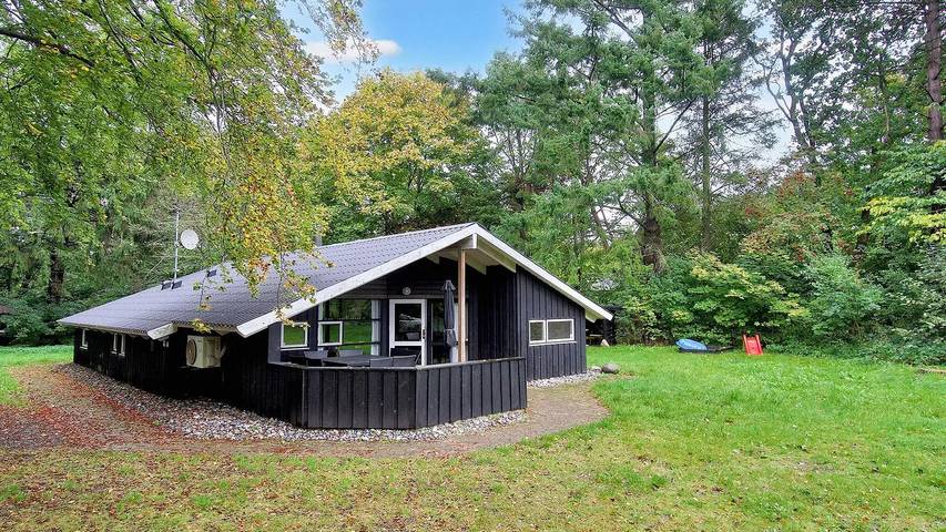 Ferienhaus für 9 Personen, mit Whirlpool und Terrasse sowie Sauna
