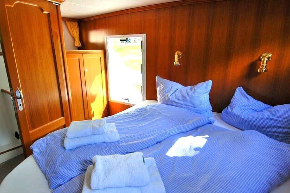 Yacht Pedro Skiron 35 for 4 people. in Mildenberg, Zehdenick