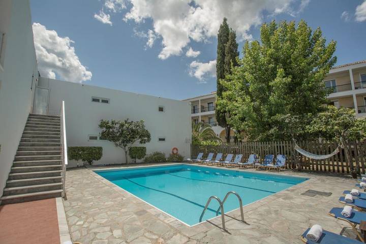 Hôtel pour 2 personnes, avec Balcon et Terrasse ainsi que Jardin et Piscine