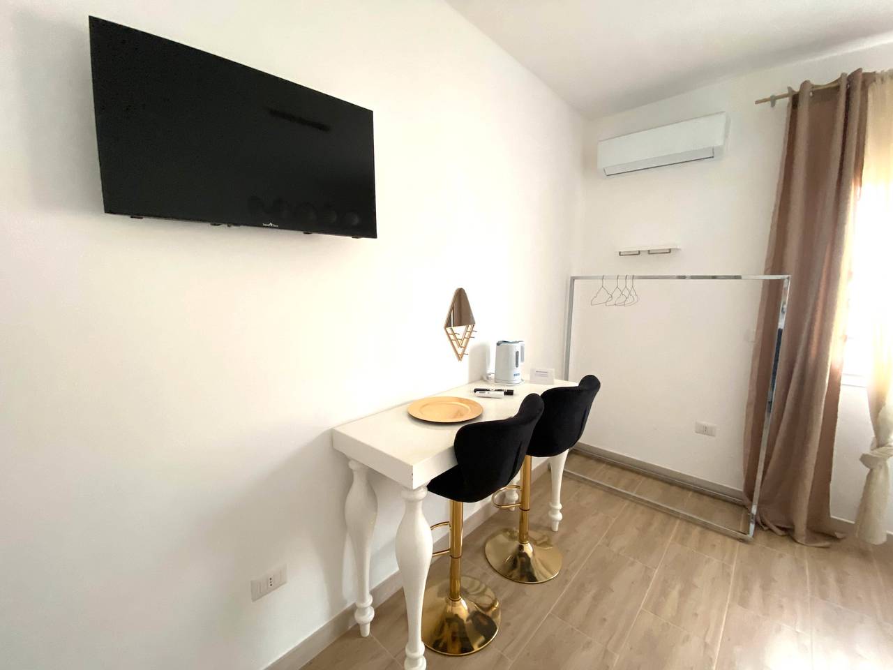 Bed and Breakfast 'Isid'Oro Rooms - Camera 4' with Wi-Fi and Air Conditioning in Sant'Isidoro, Gulf of Taranto