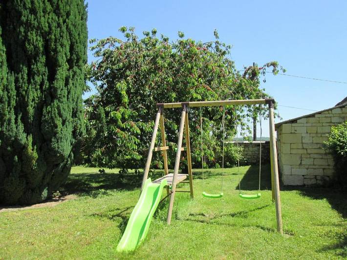 Location de vacances pour 5 personnes, avec jardin et terrasse à Lerné - 4