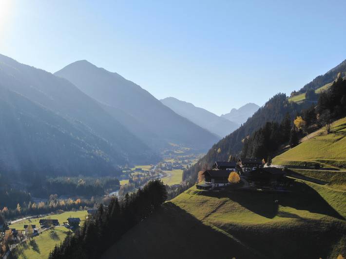 Ganze Ferienwohnung, Ferienwohnung für 4 Personen mit Balkon in St. Veit in Defereggen, Bezirk Lienz