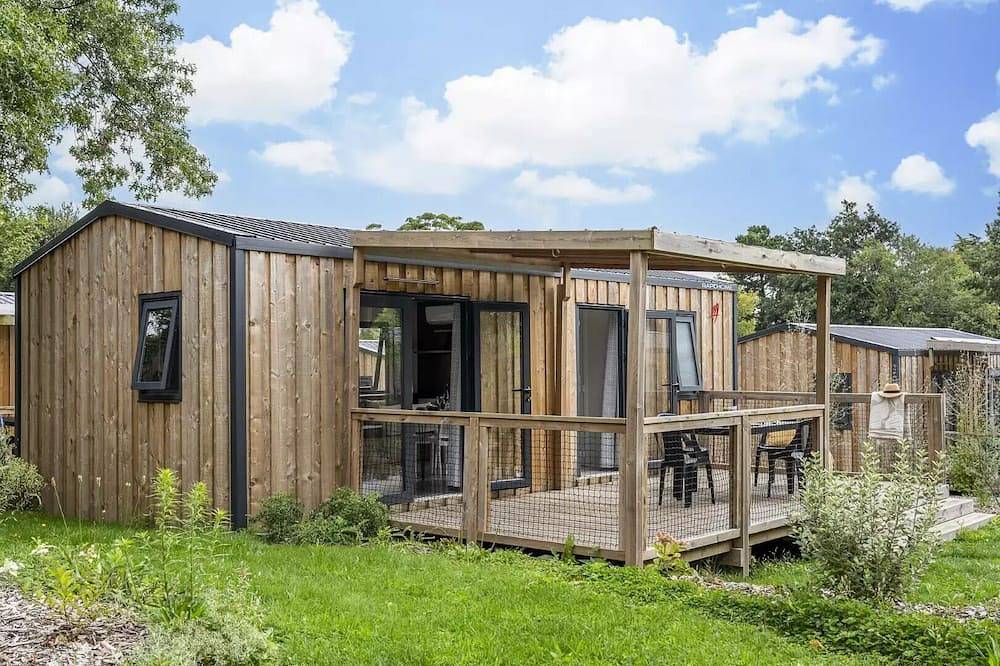Camping maeva Respire Le Village Perrosien **** - Mobile home Comfort 3 Rooms 4 People Air-conditioned + Tv in Perros-Guirec, Rosa Granitküste