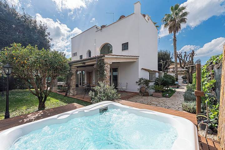 Villa pour 12 personnes, avec jardin ainsi que sauna et jacuzzi, animaux acceptés - 1