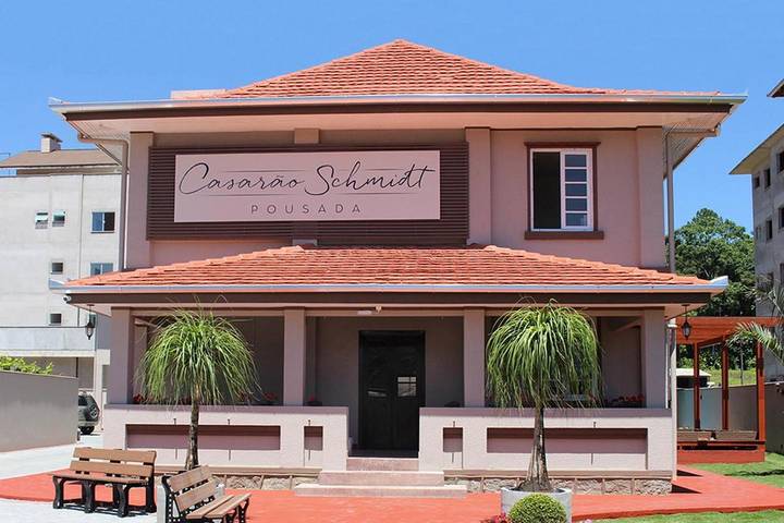 Pousadas para 2 pessoas, com piscina e vista e ainda jardim, com animais de estimação em Pomerode