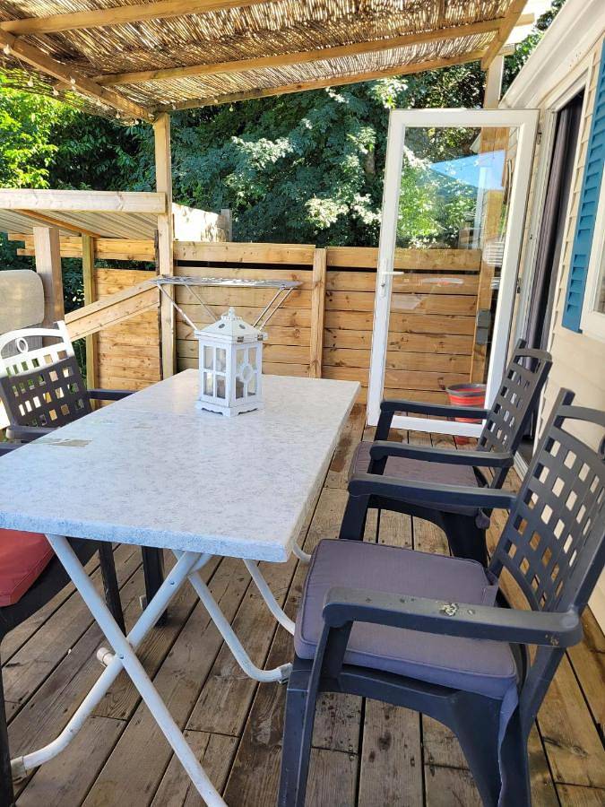 Location de vacances pour 2 personnes, avec terrasse ainsi que vue sur le lac et jardin à Novalaise - 4