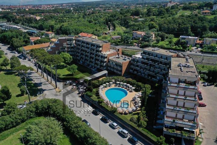 Ferienwohnung für 4 Personen, mit Balkon und Terrasse sowie Garten und Pool