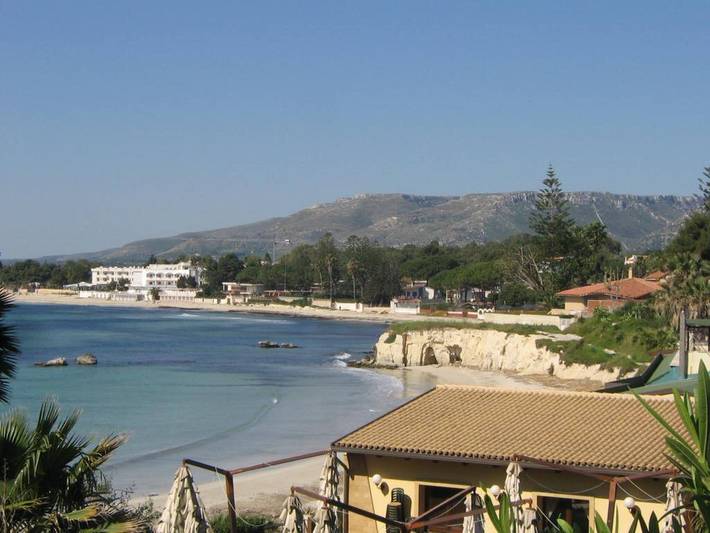 Villa per 4 persone, con giardino e vista oceano a Fontane Bianche