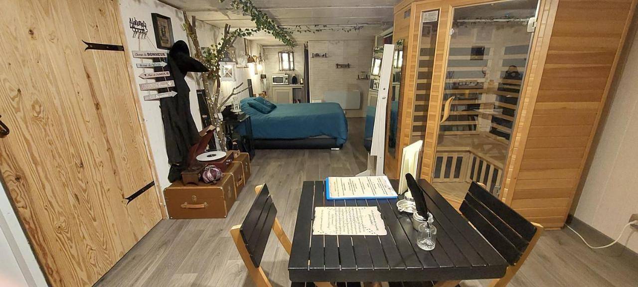 Appartement de vacances entier, La chambre secrète des sorciers in Longueval-Barbonval, Les Septvallons