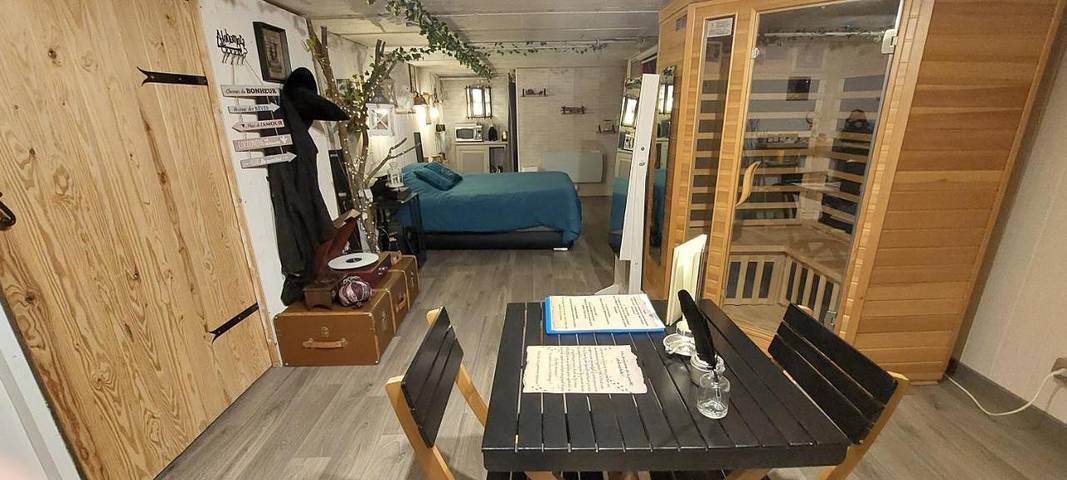 Appartement de vacances pour 2 personnes, avec piscine et jardin ainsi que sauna et jacuzzi
