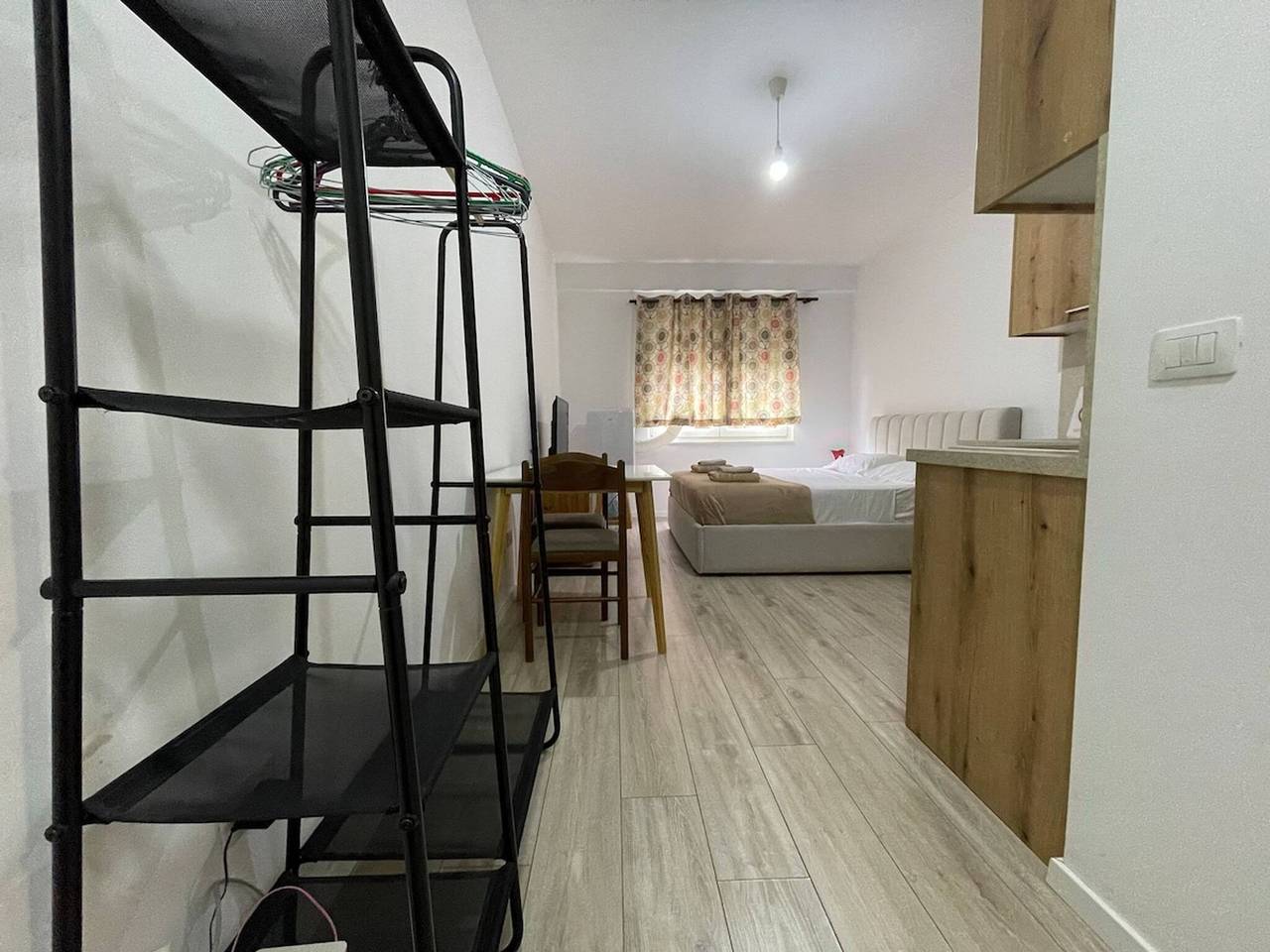 Ganzes Studio, Bonbon 2 - Ruhiges zentrales Studio in Tiranë, Albanien