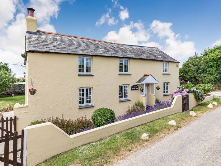 Chalet for 8 people, with garden, with pets in Cornwall