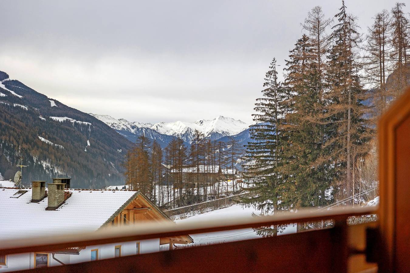 Monolocale intero, Monolocale 'Waldheim Apt 4' con vista sulle montagne, giardino in comune e Wi-Fi in Valle Aurina, Alpi della Zillertal