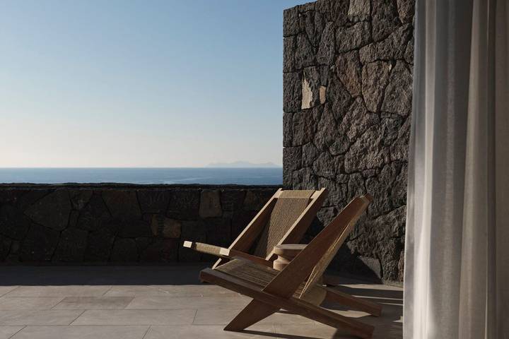 Location de vacances pour 6 personnes, avec terrasse ainsi que vue sur l’océan et piscine à Oia - 2