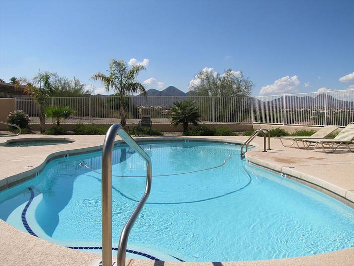 Vacation rental for 4 people, with balcony and pool as well as hot tub in Fountain Hills