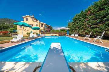 Villa mit pool für 8 Personen, mit Terrasse und Whirlpool sowie Pool auf Elba