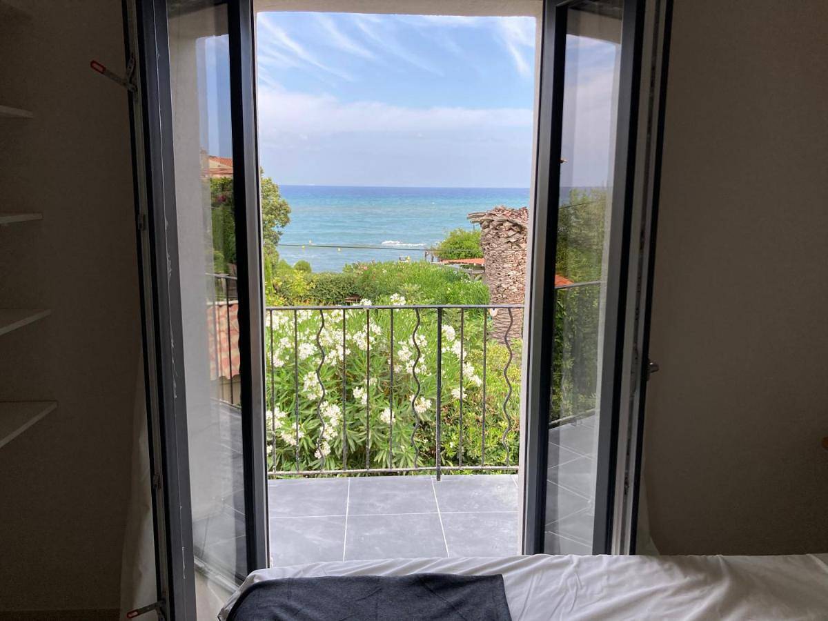 Maison pieds dans l eau avec piscine et clim in Marine de Bravone, Linguizzetta