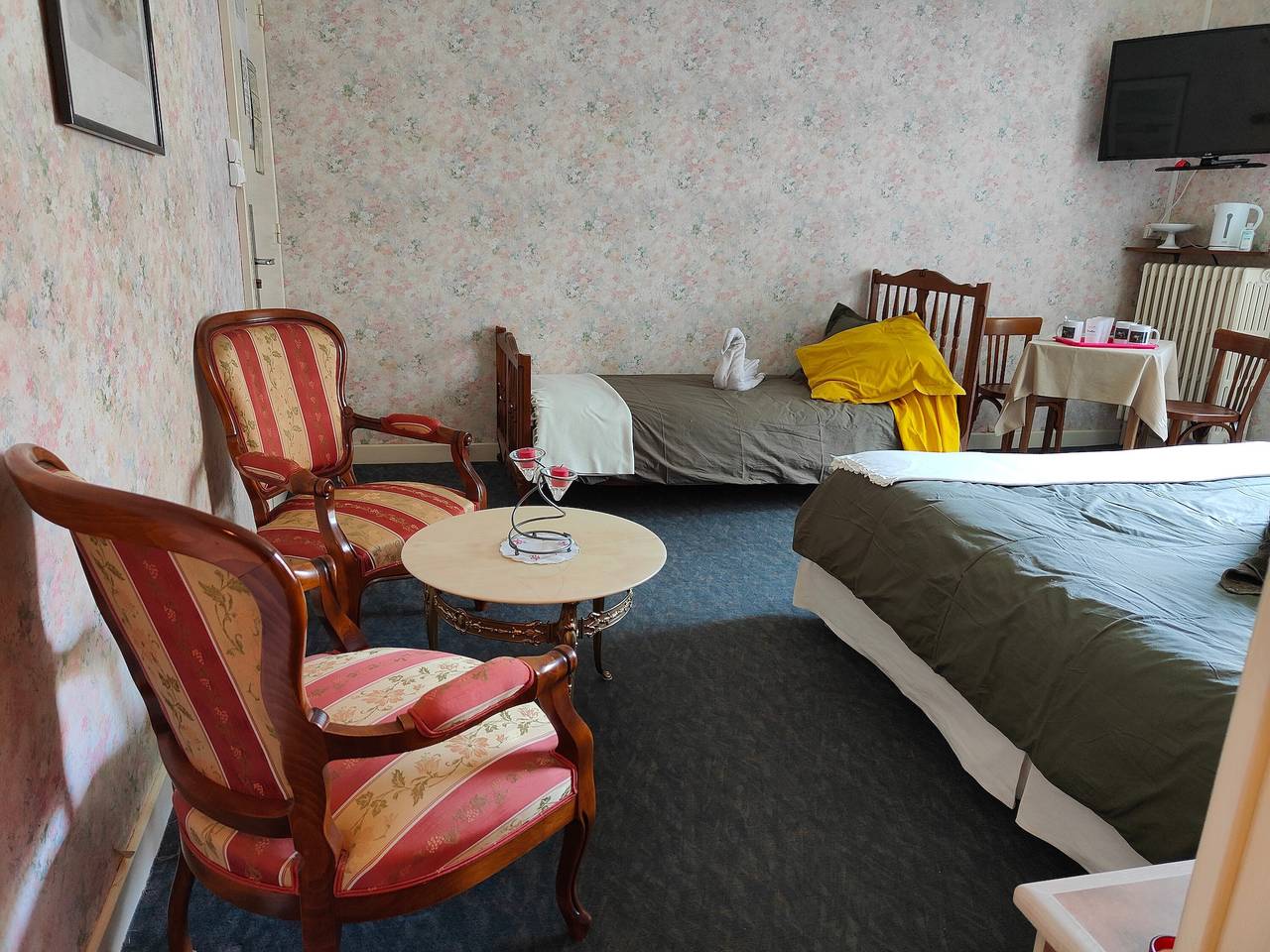 Chambre « Domaine du Peuplier » avec terrasse partagée, balcon et Wi-Fi in La Vôge-les-Bains, Région d'Épinal