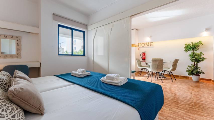 Ganze Wohnung, Ferienwohnung für 4 Personen mit Balkon in Praia da Rocha, Portimão