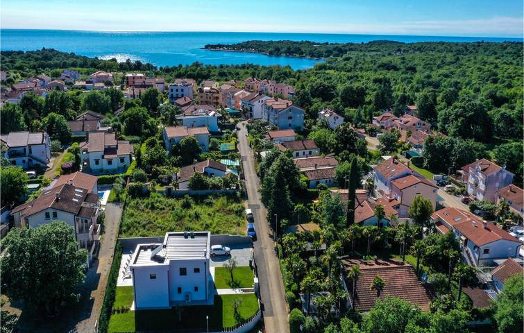 Gemütlich, nur 2 km vom Strand entfernt: Pool, WLAN, Parkplätze und mehr! in Mali Maj, Grad Poreč