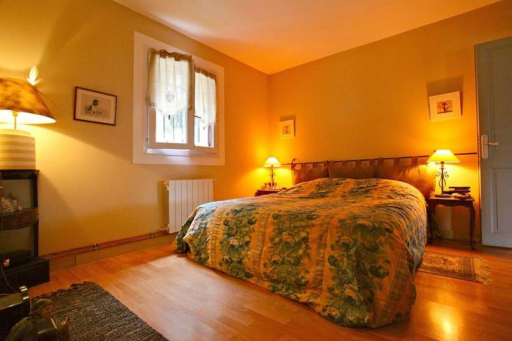 South-facing Provencal villa. Dominant view. Swimming pool open from April to October in Beaumes-de-Venise, Vaucluse