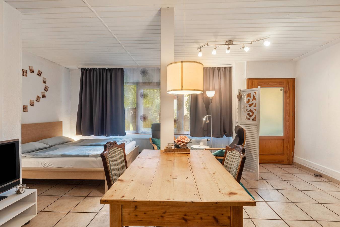 Appartement entier, Appartement '1 Zimmer' avec terrasse privée et Wi-Fi in Lohfelden, Hessisches Bergland