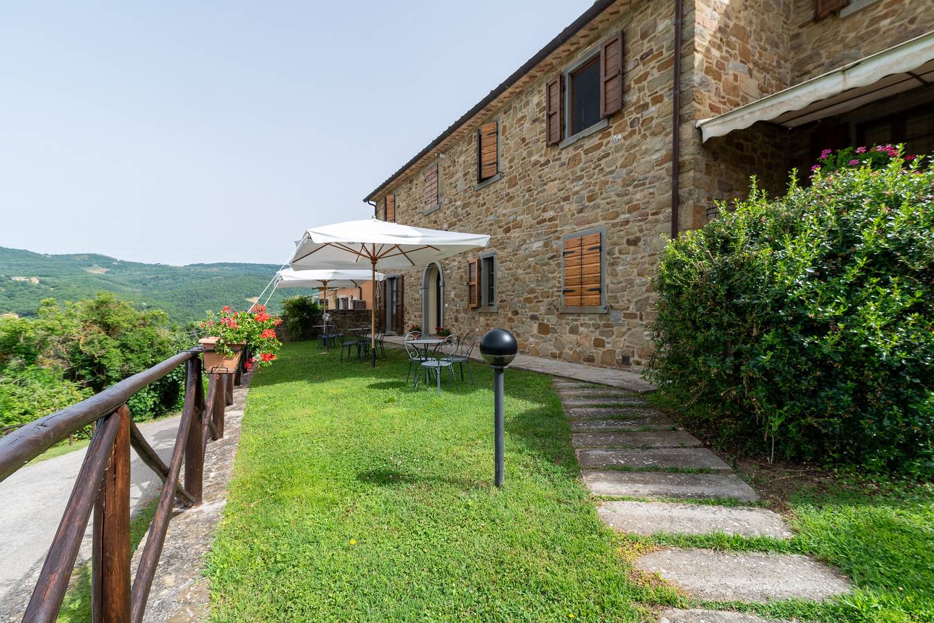 Apartamento 'Pugnano Alto - Porcino' con piscina compartida, terraza privada y Wi-Fi in Lisciano Niccone, Valtiberina