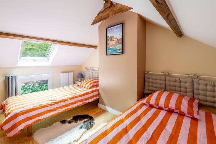 Forest Cottage 'Maison forestière Pleine Nature Kerdary' with Private Terrace, Garden & Wi-Fi in Nivillac, Vannes region