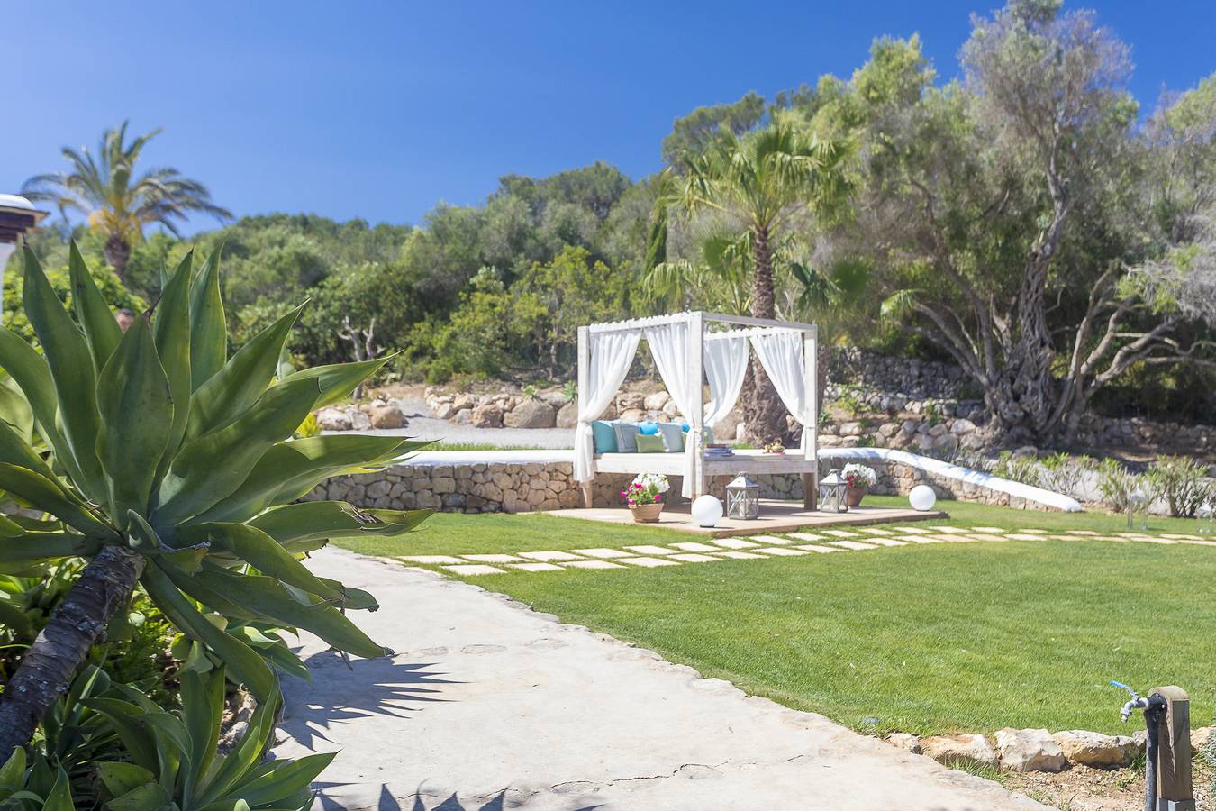 Villa 'Xumeu Den March' with Mountain View, Wi-Fi and Air Conditioning in Santa Eulària des Riu, East Ibiza
