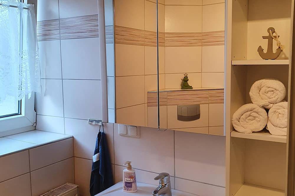 Ganze Wohnung, Schöne Ferien- Monteurswohnung - ruhig und malerisch gelegen in Hofgeismar, Hessisches Bergland