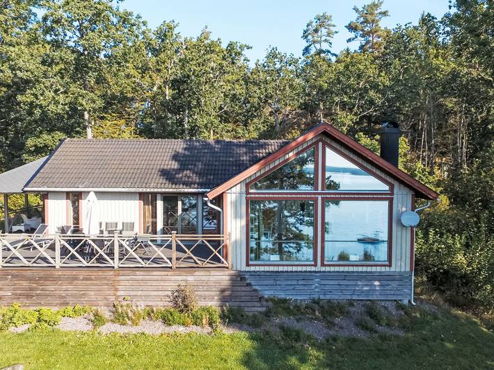 Ferienhaus für 8 Personen, mit Seeblick und Sauna sowie Garten - 1