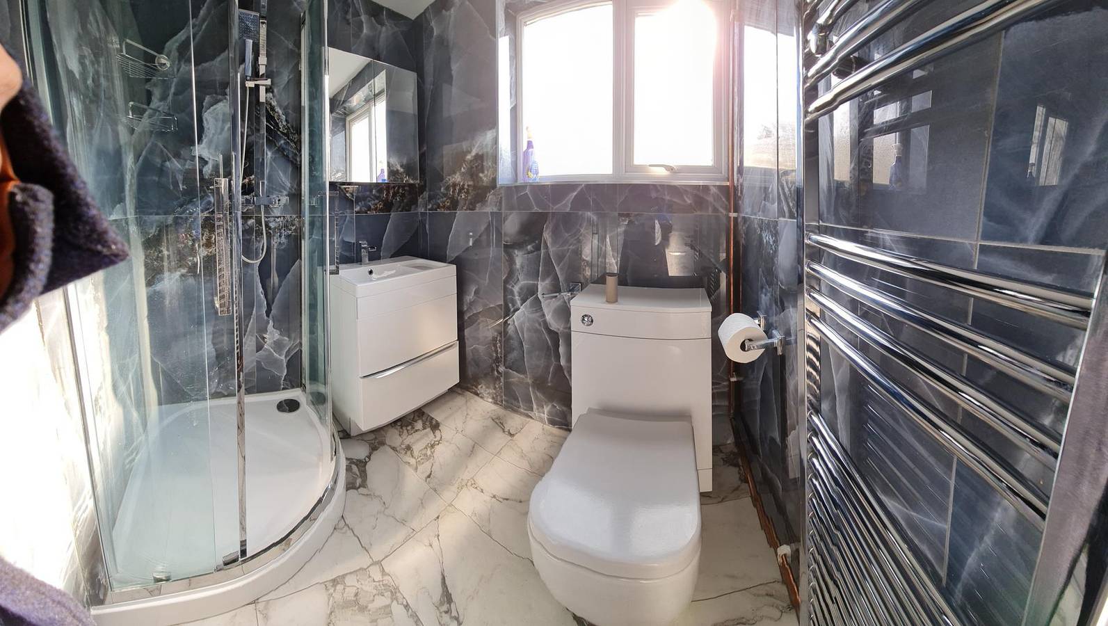 Bristol 2-Bed Bungalow, Sleeps 4, Parking in Bitton, South Gloucestershire