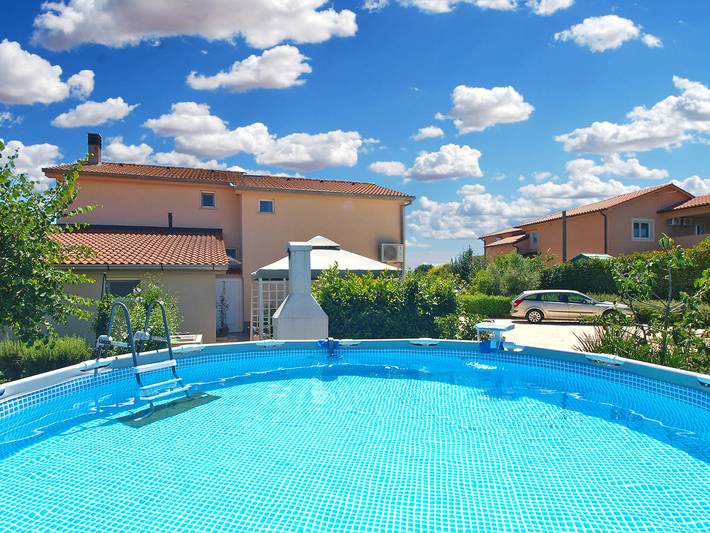 Ferienwohnung für 4 Personen, mit Terrasse und Pool