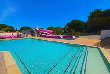 Mobil home pour 6 personnes, avec terrasse et piscine, animaux acceptés à Saint-Nazaire (Pyrénées-Orientales)