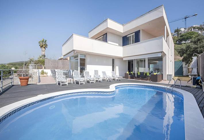 Casa rural para 18 personas, con piscina y jardín, Se admiten mascotas en Sitges