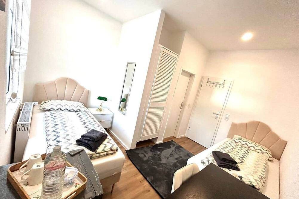 Twin room with | 2 single beds & desk  room :13 in Wuppertal, Bergisch region