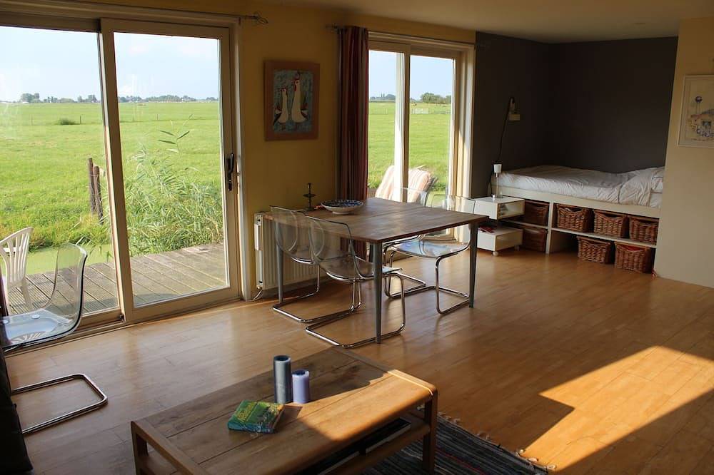 Schmuckes Häuschen im Grünen in Durgerdam (Waterland) in der Nähe von Amsterdam in Amsterdam-Nord, Holländische Küste