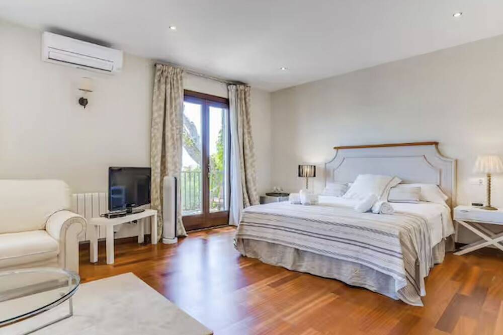 Villa mit Pool in Cala Estancia, nahe Palma in Can Pastilla, Palma