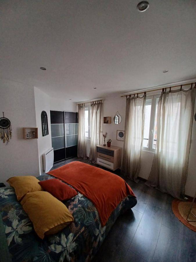 Gîte pour 11 personnes, avec terrasse à Saint-Flour - 3