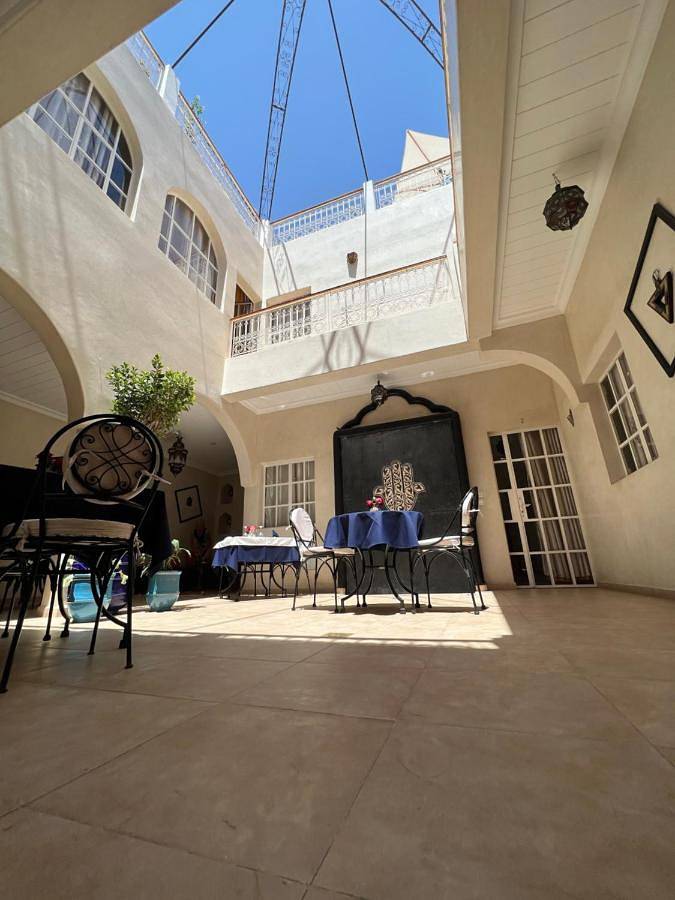 Riad pour 2 personnes, avec terrasse ainsi que vue et piscine à Marrakech