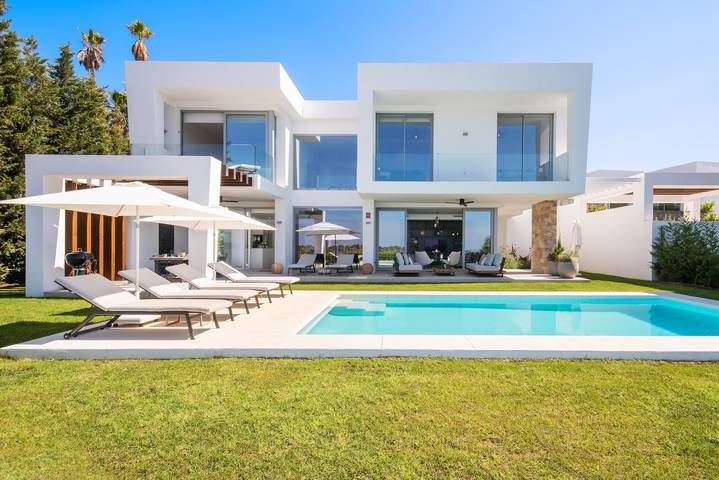 Ferienhaus für 8 Personen, mit Balkon und Whirlpool sowie Garten in Marbella