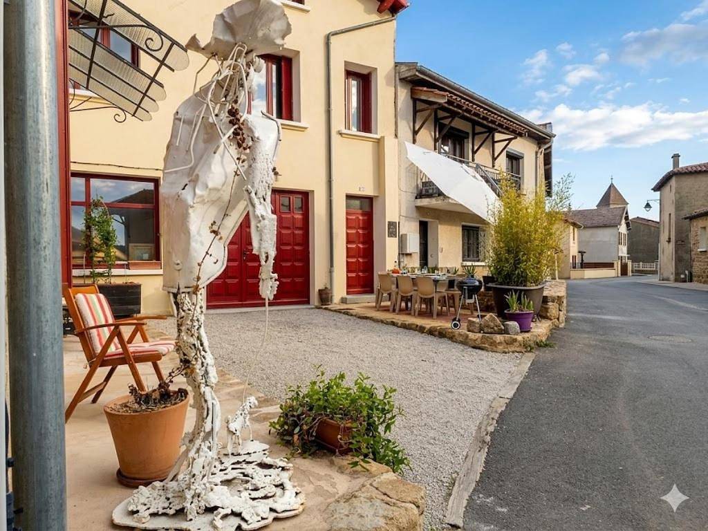 Maison d'artiste Le logis des corneilles in Rozier-Côtes-d'Aurec, Montbrison