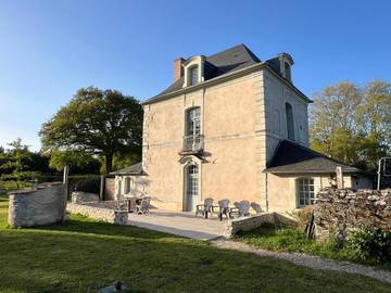 Gîte pour 6 personnes, avec jardin à Feneu