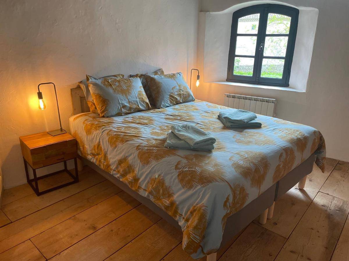 Appartement entier, One-Bedroom Apartment in Lussan, Région de Nîmes