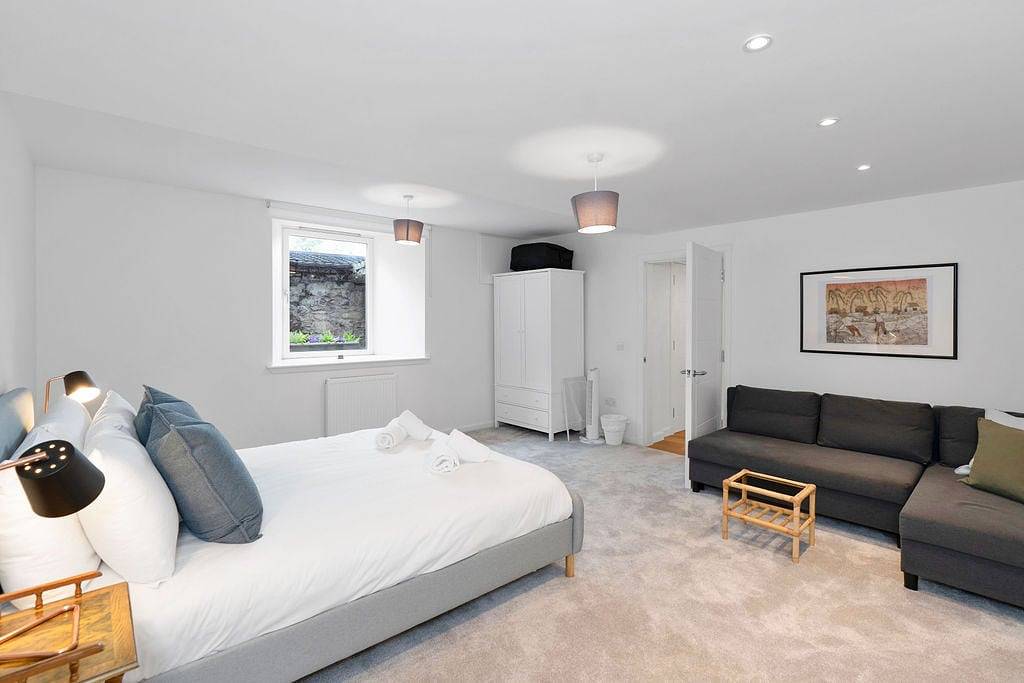 Guestready - Spacious 2bed with Private Patio in Edinburgh, Edinburgh and Lothian