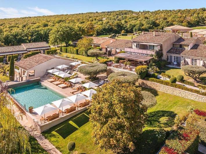 Hôtel pour 6 personnes, avec Jacuzzi et Terrasse ainsi que Jardin et Piscine