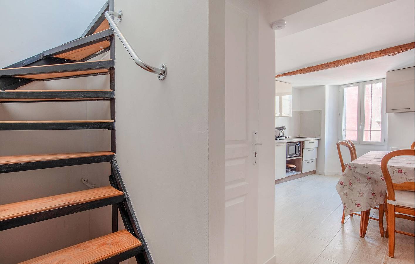 Ganze Ferienwohnung, Gemütliches Apartment mit WiFi, AC, Parkplatz - Nähe Restaurants & Fluss in Solliès-Pont, Toulon Region